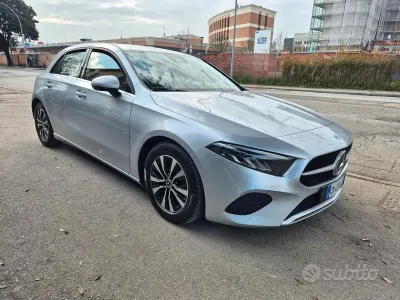 Usata Mercedes A180 116 CV (85 kW) 2023 Grigio Berlina