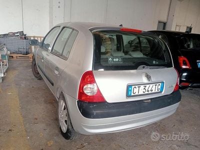 Usata Renault Clio II 75 CV (55 kW) 2005 Grigio Utilitaria