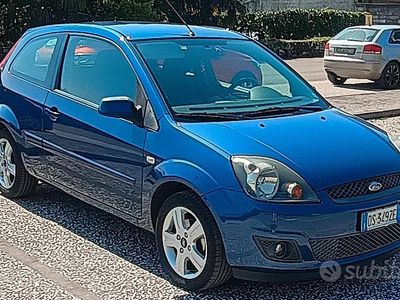 Usata Ford Fiesta Titanium 68 CV (50 kW) 2008 Blu Utilitaria