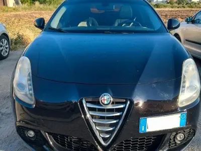 Begagnad Alfa Romeo Giulietta 109 HK (80 kW) 2011 Svart Halvkombi