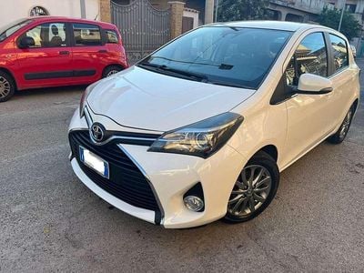 Usata Toyota Yaris Active 90 CV (66 kW) 2016 Bianco Berlina