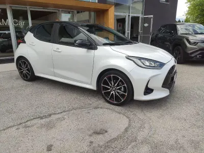 Usata Toyota Yaris 92 CV (67 kW) 2023 Bianco Utilitaria
