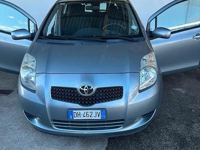 Usata Toyota Yaris 84 CV (61 kW) 2007 Grigio Utilitaria