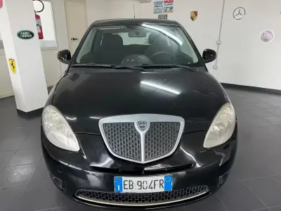 Usata Lancia Ypsilon 75 CV (55 kW) 2010 Nero Utilitaria