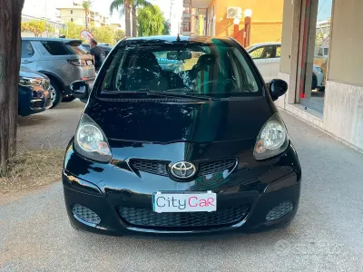 Usata Toyota Aygo Sol 68 CV (50 kW) 2010 Nero Utilitaria