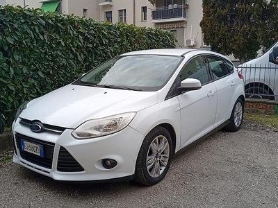 Usata Ford Focus 116 CV (85 kW) 2011 Bianco Utilitaria