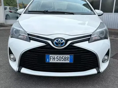 Gebraucht Toyota Yaris Hybrid Active 73 PS (53 kW) 2017 Weiß Limousine