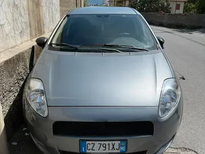 Usata Fiat Grande Punto 75 CV (55 kW) 2006 Grigio Utilitaria
