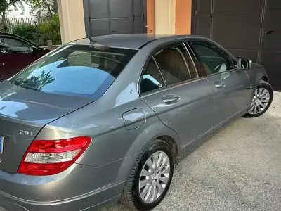 Usata Mercedes C220 125 CV (91 kW) 2007 Grigio Berlina