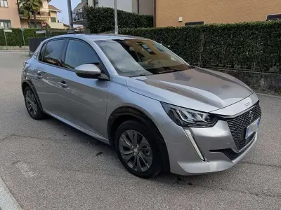Usata Peugeot 208 Allure 56 kW (77 CV) 2021 Grigio Utilitaria