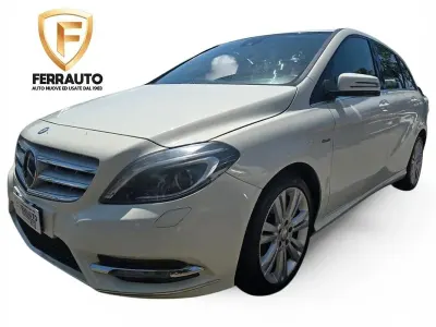 Usata Mercedes B180 Premium 109 CV (80 kW) 2012 Bianco Monovolume