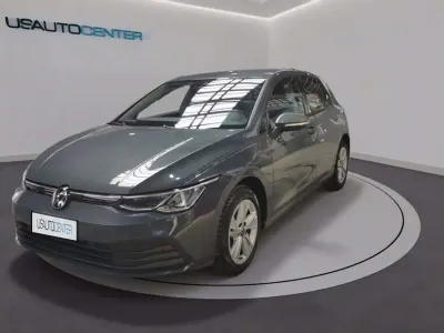 Usata VW Golf VIII Life 110 CV (80 kW) 2023 B0 dolphin grey metallizzato Berlina