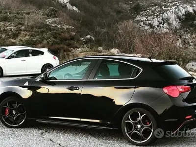 Usata Alfa Romeo Giulietta Quadrifoglio 241 CV (177 kW) 2015 Nero Utilitaria