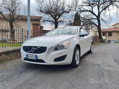 Usata Volvo V60 136 CV (100 kW) 2012 Bianco Station wagon