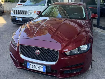 Usata Jaguar XE Business Edition 163 CV (119 kW) 2015 Rosso Berlina