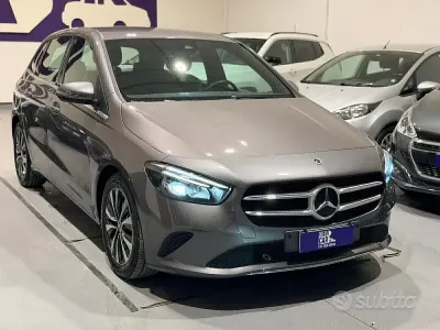 Usata Mercedes B180 Business 116 CV (85 kW) 2022 Grigio Utilitaria