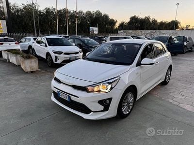 Usata Kia Rio Style 82 CV (60 kW) 2022 Bianco Berlina