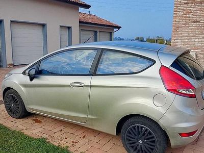 Usata Ford Fiesta 97 CV (71 kW) 2008 Grigio Utilitaria