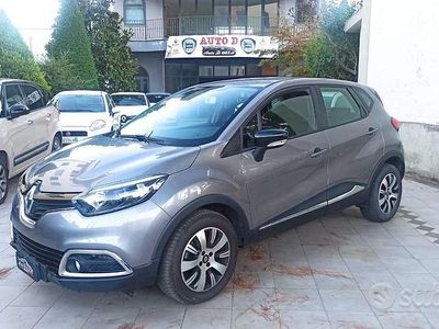 Usata Renault Captur Zen 90 CV (66 kW) 2016 Grigio SUV