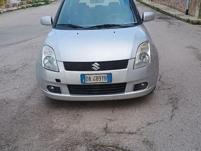 Usata Suzuki Swift 70 CV (51 kW) 2005 Marrone Utilitaria