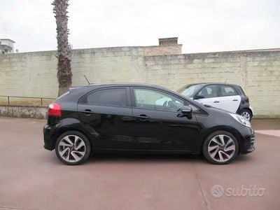 Begagnad Kia Rio Active 75 HK (55 kW) 2015 Svart Sedan