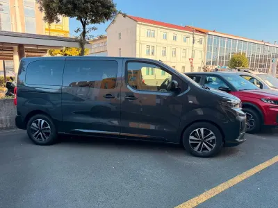 Nuova Peugeot Traveller 176 CV (129 kW) 2026 Grigio Monovolume
