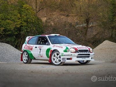 Usata Toyota Corolla 125 CV (91 kW) 1999 Bianco Berlina