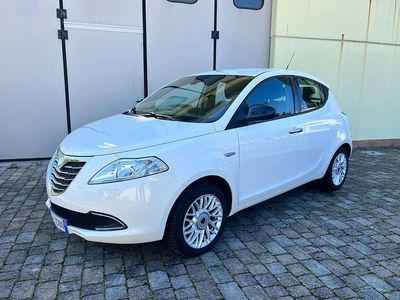 Usado Lancia Ypsilon Silver 69 HP (50 kW) 2013 Branco Citadino