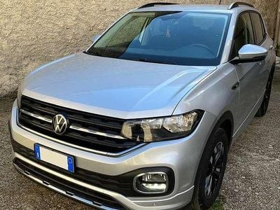 Usado VW T-Cross R-line 116 CV (85 kW) 2024 Gris SUV