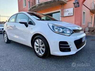 Usata Kia Rio Active 85 CV (62 kW) 2016 Bianco Utilitaria