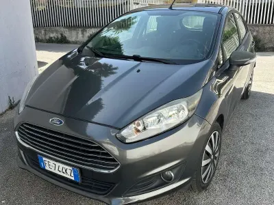 Usata Ford Fiesta 60 CV (44 kW) 2016 Grigio Utilitaria