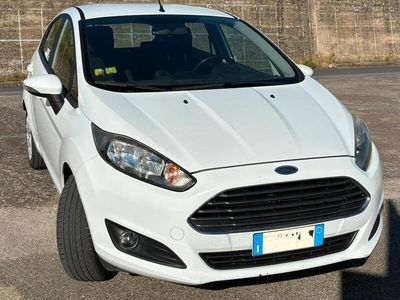 Usata Ford Fiesta 80 CV (58 kW) 2014 Bianco Utilitaria