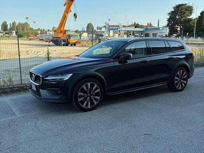 Usata Volvo V60 CC Pro 190 CV (139 kW) 2019 Station wagon