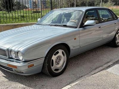 Usata Jaguar XJR 320 CV (235 kW) 1995 Ice blu Berlina