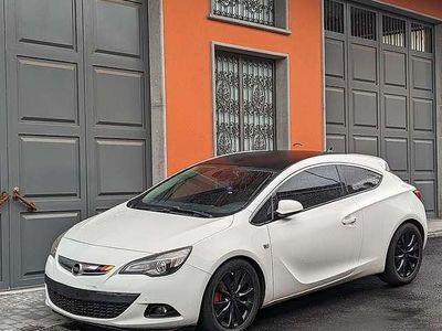 Używany Opel Astra Cosmo 131 KM (96 kW) 2012 Sedan/Limuzyna