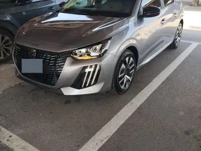 Usata Peugeot 208 75 CV (55 kW) 2025 Grigio Utilitaria