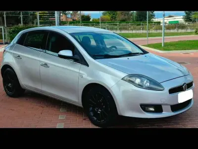 Usata Fiat Bravo 120 CV (88 kW) 2012 Argento Utilitaria