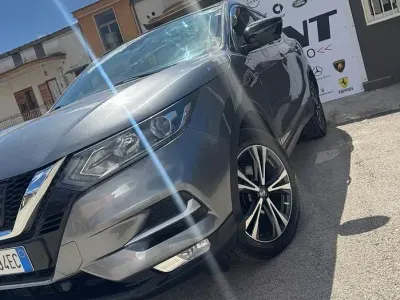 Usata Nissan Qashqai Acenta 110 CV (80 kW) 2017 Grigio SUV