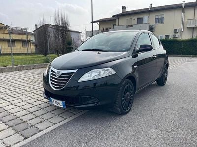 Usata Lancia Ypsilon Gold 69 CV (50 kW) 2014 Nero Utilitaria
