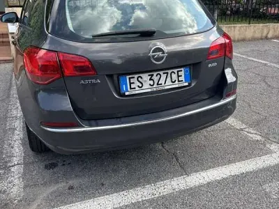 Usata Opel Astra 140 CV (102 kW) 2013 Station wagon