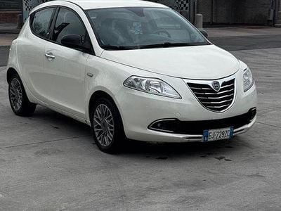 Usata Lancia Ypsilon Gold 95 CV (69 kW) 2011 Bianco Utilitaria