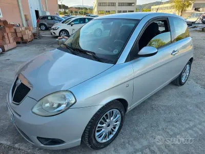 Usata Lancia Ypsilon 75 CV (55 kW) 2008 Grigio Utilitaria