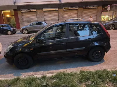 Usado Ford Fiesta Ghia 75 HP (55 kW) 2006 Citadino