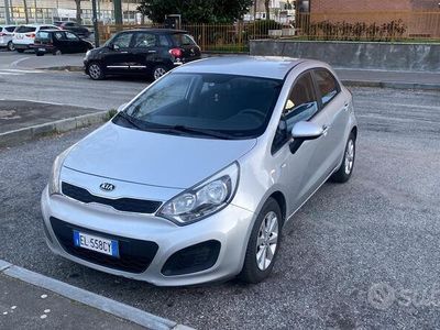 usata Kia Rio 1.1 crdi 130.000km trattabile euro 5