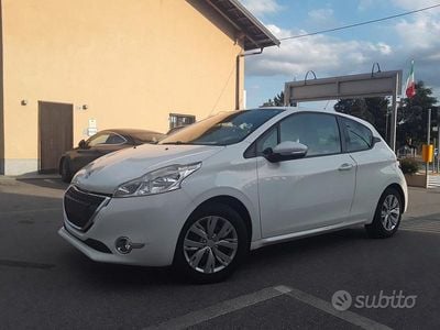 Usata Peugeot 208 Access 82 CV (60 kW) 2013 Bianco Utilitaria