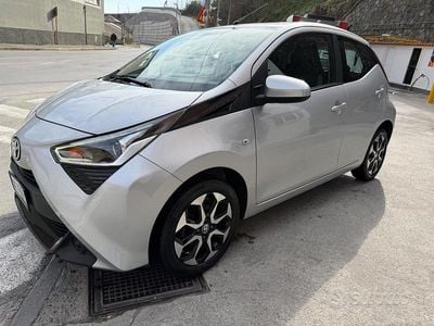 Usata Toyota Aygo 72 CV (52 kW) 2020 Grigio Utilitaria
