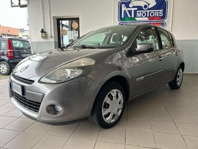 Grigio Usata 2010 Renault Clio II Dynamique Berlina | 4900 € (Buon prezzo)
