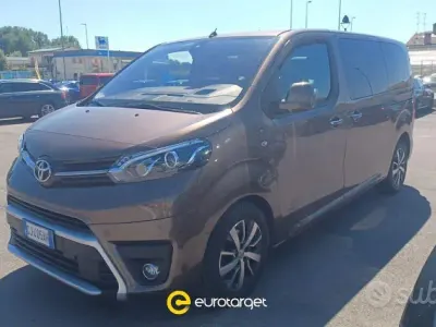 Usata Toyota Proace Verso Luxury 144 CV (105 kW) 2022 Marrone Station wagon