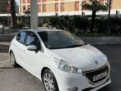 Usata Peugeot 208 Active 82 CV (60 kW) 2014 Bianco Utilitaria