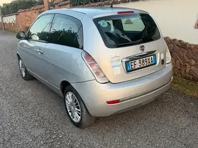 Usata Lancia Ypsilon 60 CV (44 kW) 2010 Giallo Utilitaria